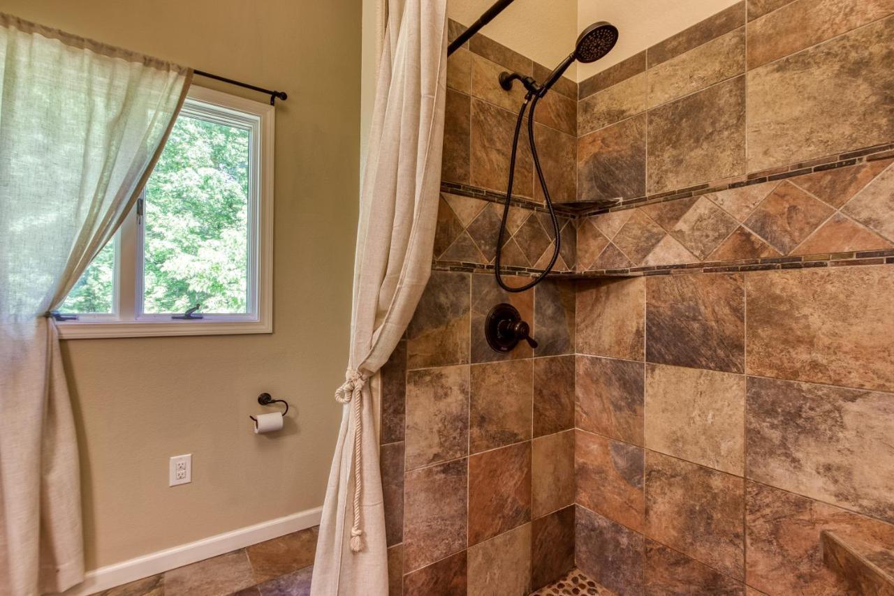 Memorable "Deer & Doe" By Honeybearcabins 4Br 3Ba, Mountain View Deck, Farmhouse Decor, Fireplace, 3 Acres Sevierville Kültér fotó