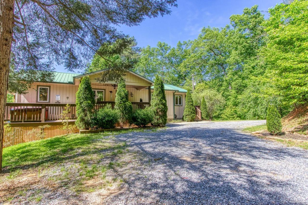 Memorable "Deer & Doe" By Honeybearcabins 4Br 3Ba, Mountain View Deck, Farmhouse Decor, Fireplace, 3 Acres Sevierville Kültér fotó